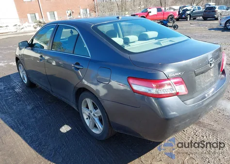 2010 Toyota Camry Le z USA, uszkodzony, nr VIN 4T1BF3EK2AU524713